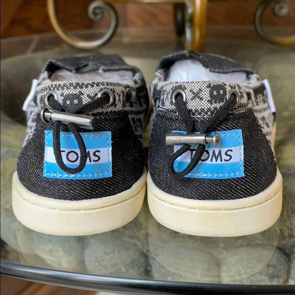 TOMS Black Denim Shoes Skull & Cross Bones Youth Unisex Slip-Ons Sz 2